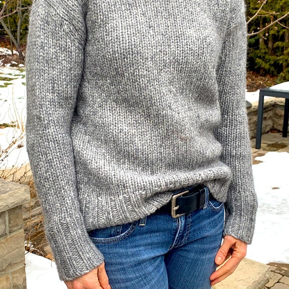 Cosy grey sweater from aritzia - Picture 4 of 8